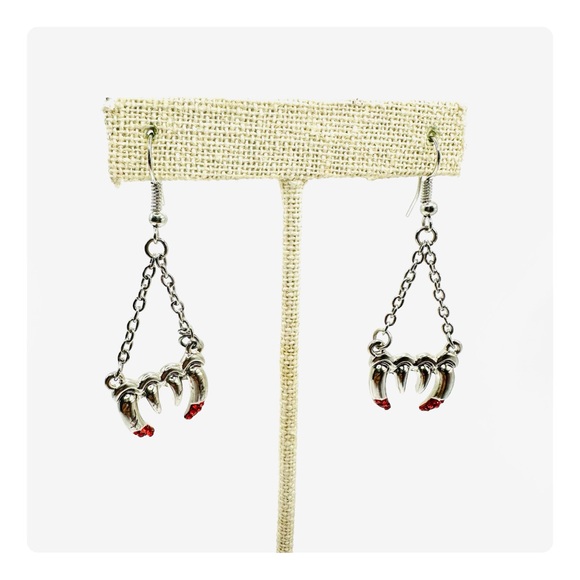 ★ Vintage Y2K Vampire Fangs Dangling Earrings - Silver/Red ★ - Picture 7 of 15